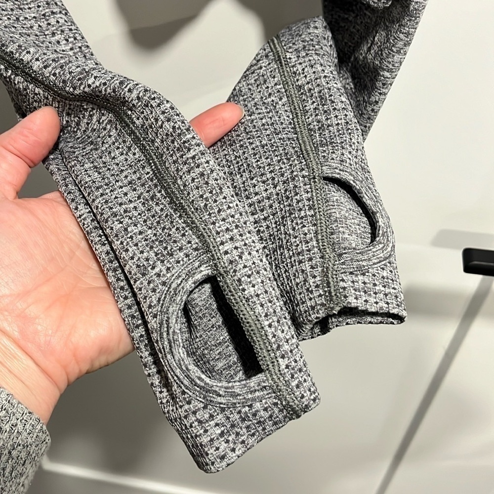 Gymshark Crop Vital Grey Seamless Long Sleeve Body Fit Top w/ Thumb Holes EUC - Picture 7 of 11